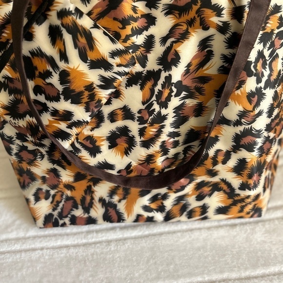 NWOT Large Tote bag Animal Print Womens With Accessory Zipper Bag - Picture 3 of 15